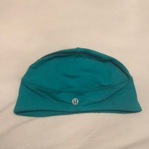 Turquoise head cap from lululemon.